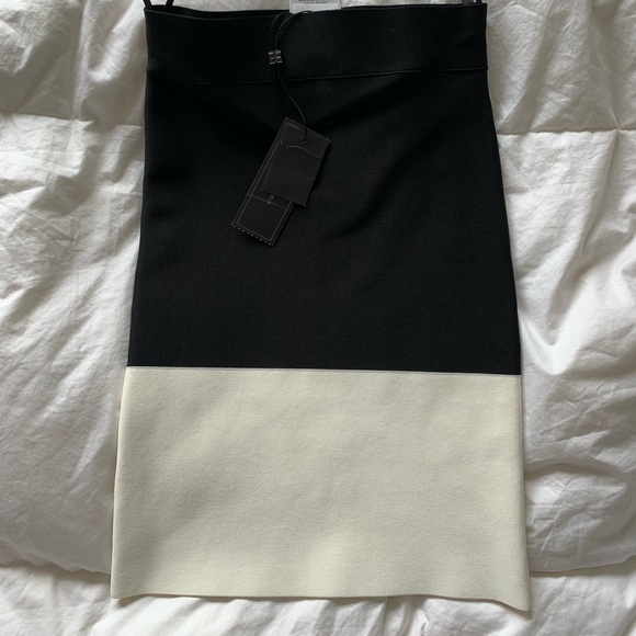 BCBG MaxAzria skirt - Picture 2 of 5